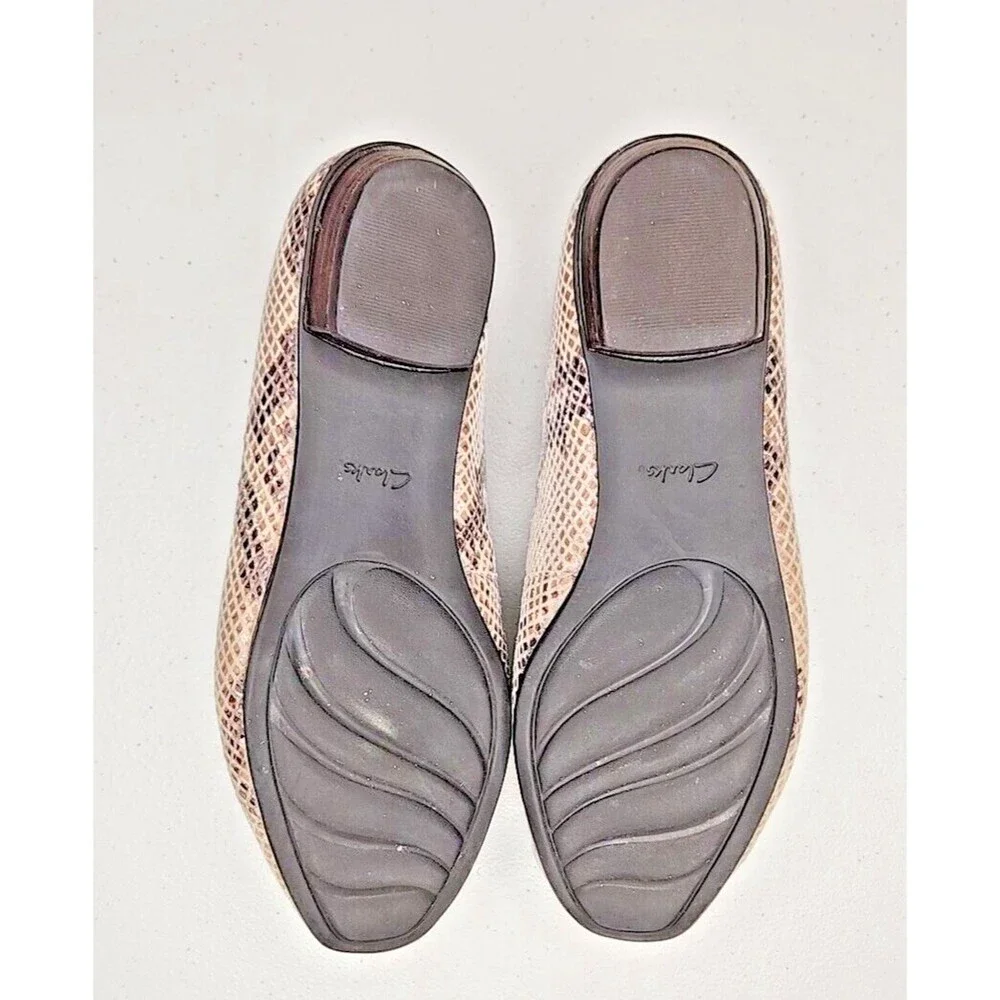 Clarks Artisan Brown Faux Snakeskin Leather Loafers Flats Slip Ons Size US 8 EUC